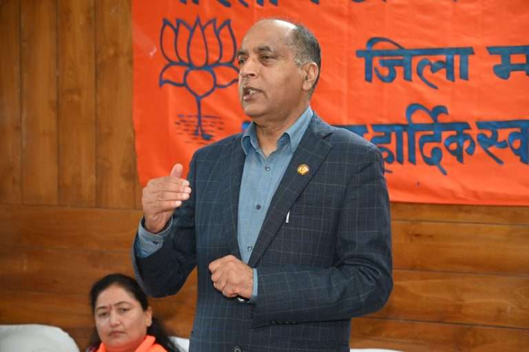 Summer Express - पूर्व सीएम ने उठाए सवाल — 4000 परीक्षार्थियों की परीक्षा ढंग से नहीं हो सकी, तो बड़ी परीक्षाएं कैसे होंगी?