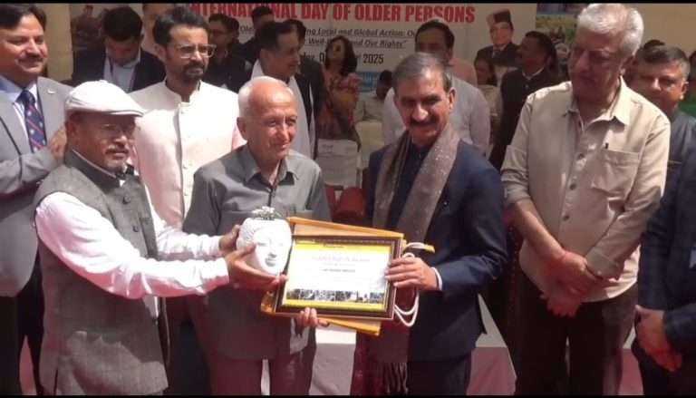 Summer Express - सीएम ने कहा – बुजुर्गों का सम्मान और बेहतर स्वास्थ्य सेवाएं सरकार की प्राथमिकता