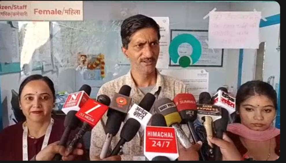 Summer Express - तीन माह से वेतन न मिलने पर क्रसना लैब धर्मशाला में ठप रहा काम