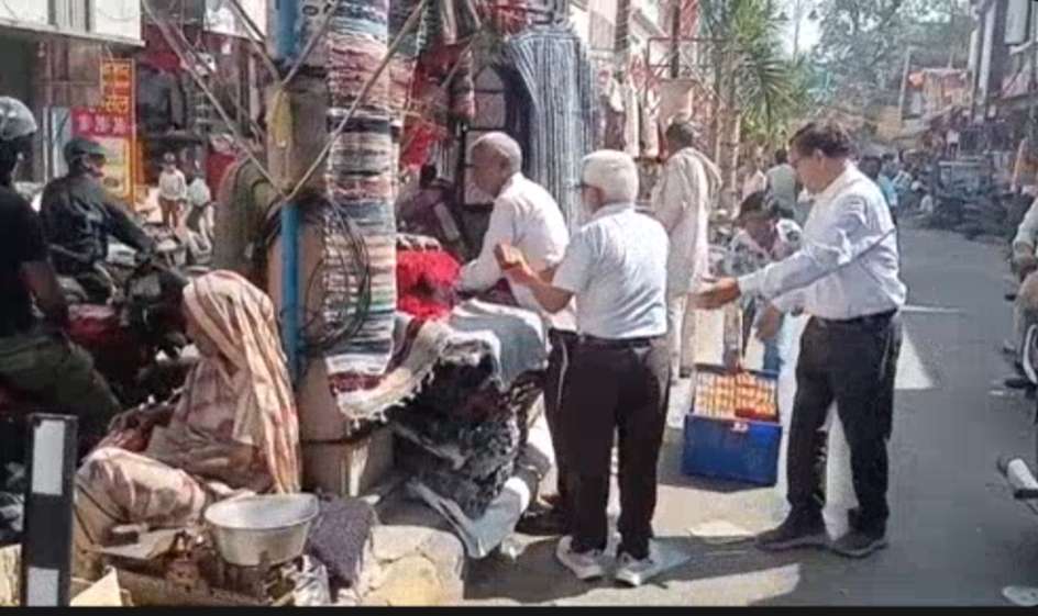 Summer Express - अंबाला में गीता गोपाल संस्था की अनोखी पहल — फुटपाथ विक्रेताओं संग मनाई दिवाली