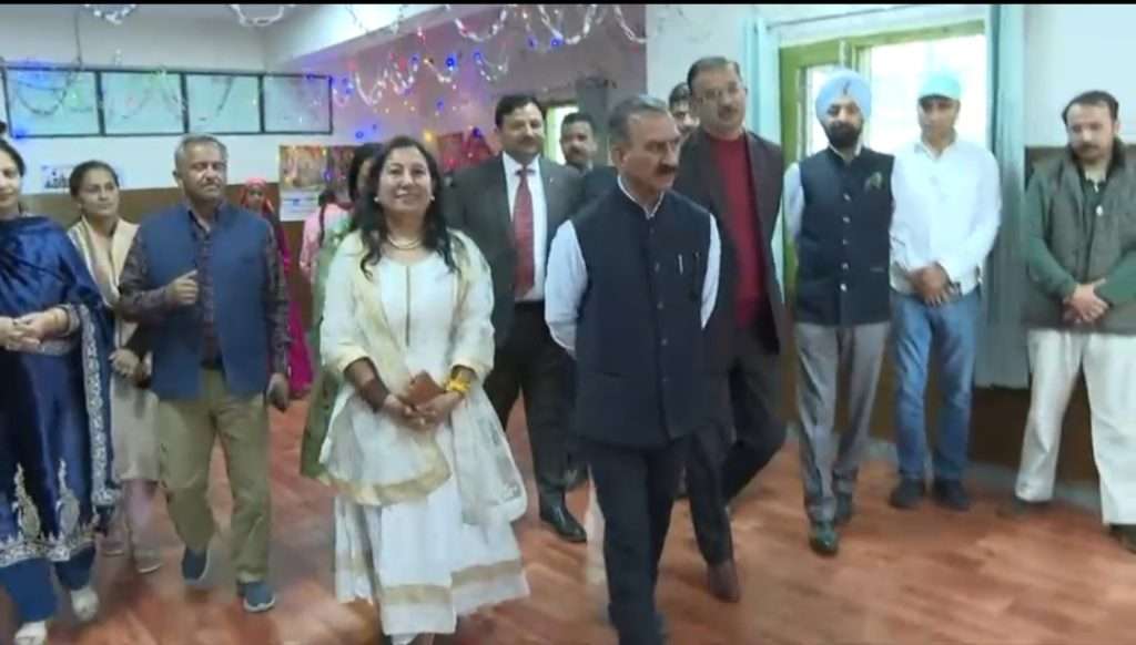 Summer Express - CM  सुक्खू ने अनाथ बच्चों संग मनाई दीपावली, मिठाई और उपहार बांटे
