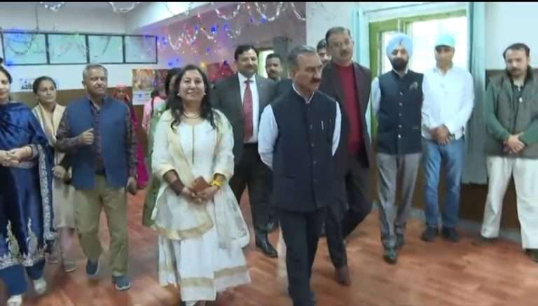 Summer Express - CM  सुक्खू ने अनाथ बच्चों संग मनाई दीपावली, मिठाई और उपहार बांटे