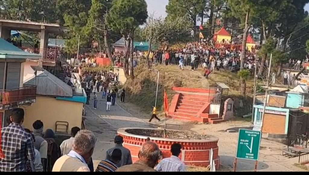 Summer Express - शिमला के धामी में सजी अनोखी परंपरा — दीवाली के अगले दिन खेला गया ‘खूनी पत्थर मेला’
