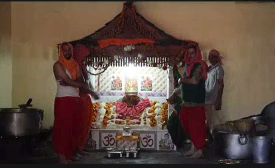 Summer Express - भगवान रघुनाथ विराजे अनाज की ढेरी पर, श्रद्धालुओं ने लिया आशीर्वाद