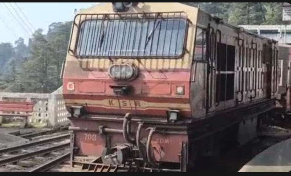 Summer Express - शिमला में लौटी रौनक, टॉय ट्रेन बनी सैलानियों की पहली पसंद
