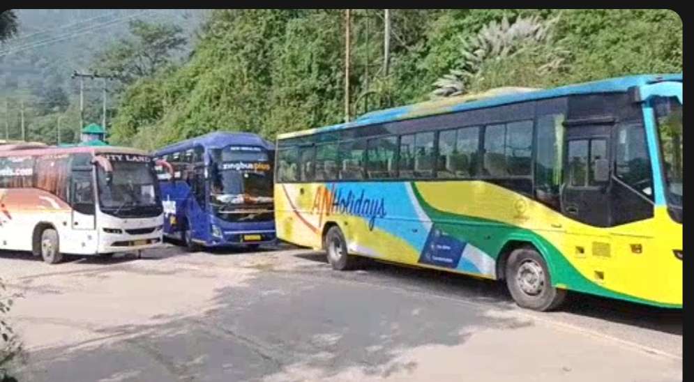 Summer Express - धर्मशाला में बढ़ती वॉल्वो बसें बनीं सिरदर्द, एचआरटीसी और ट्रैफिक व्यवस्था पर बोझ