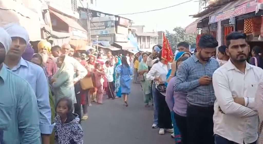 Summer Express - चिंतपूर्णी में उमड़ा भक्तों का सैलाब — 20 हजार से अधिक श्रद्धालुओं ने किए मां के दरबार में दर्शन