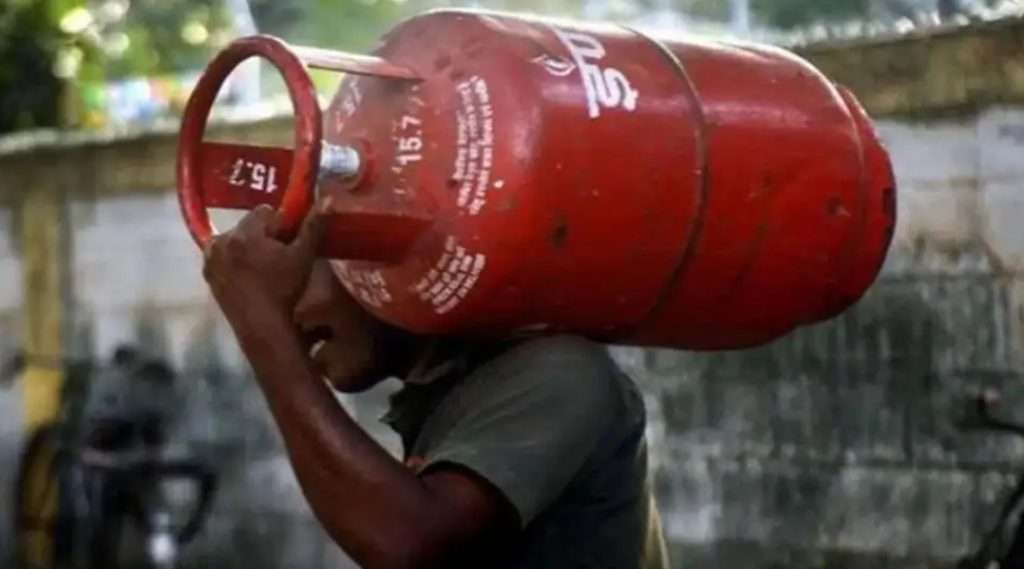 Summer Express - अक्टूबर में LPG सिलेंडर की कीमतें बढ़ीं, घरेलू स्थिर