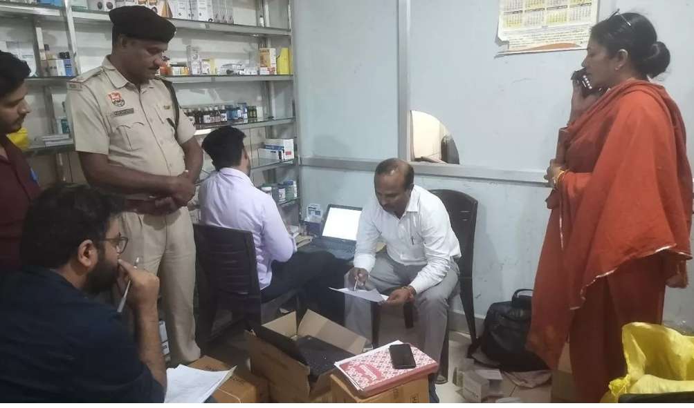 Summer Express - रतिया में बिना लाइसेंस अस्पताल पर छापा, मरीजों की फाइल गायब