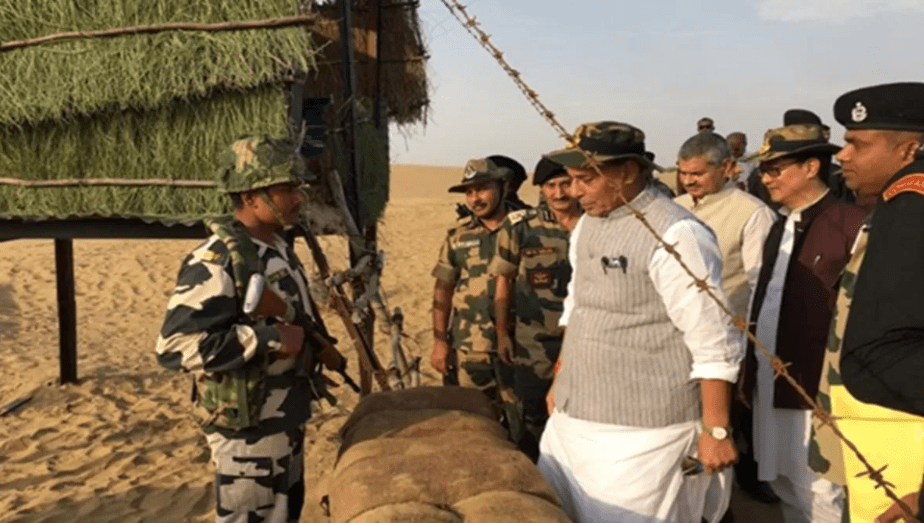 Summer Express - जैसलमेर दौरे पर रक्षा मंत्री राजनाथ, पाकिस्तान बॉर्डर की सुरक्षा समीक्षा