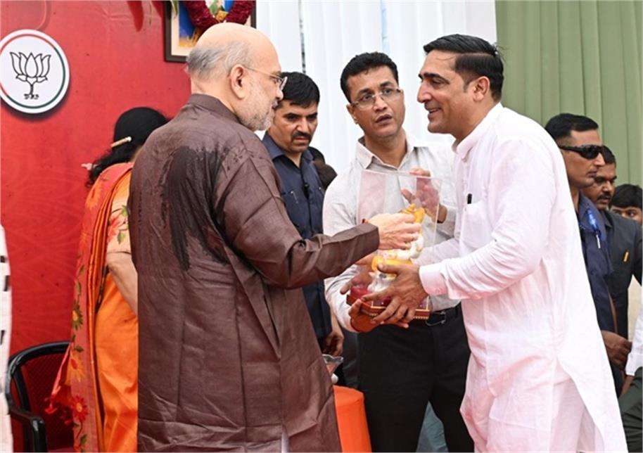 Summer Express - केंद्रीय गृहमंत्री अमित शाह का 61वां जन्मदिन, भाजपा नेताओं ने दी बधाई