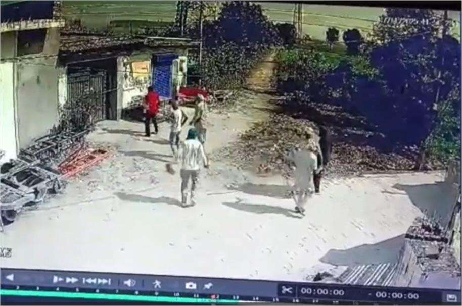 Summer Express - शाहाबाद में पारिवारिक विवाद से हमला, बुजुर्ग पर चलीं गंडासे