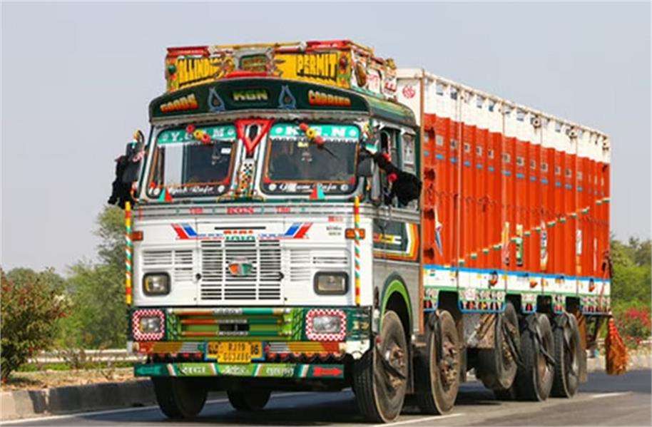 Summer Express - भारतीय ड्राइवरों पर बड़ा असर, कैलिफ़ोर्निया ने 17,000 लाइसेंस रोके