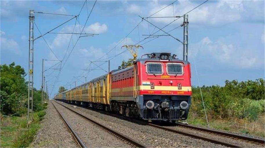 Summer Express - कोहरे में रेलवे का बड़ा फैसला, फरवरी तक 24 ट्रेनें रद्द