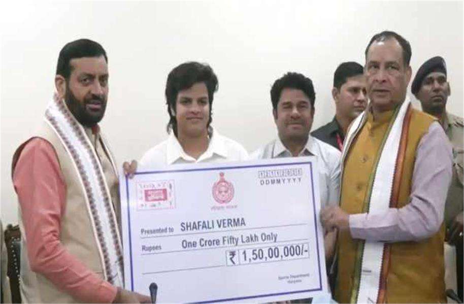 Summer Express - CM सैनी ने शेफाली वर्मा को दिया सम्मान, हरियाणा गर्वित