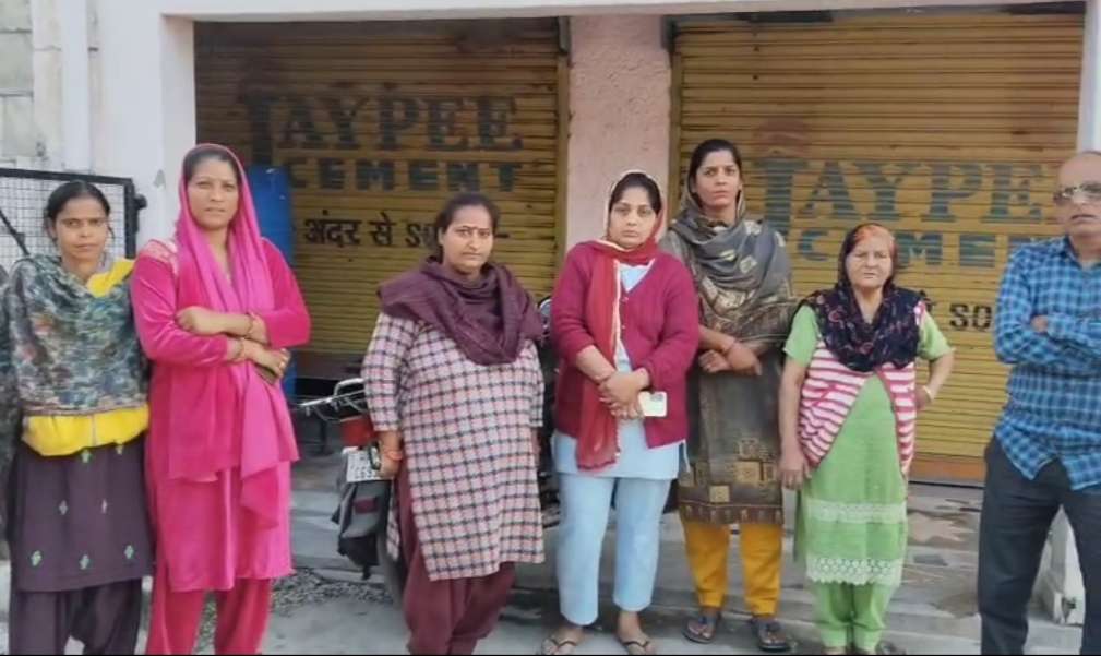 Summer Express - तीन महीने से सूखे नल – शीतला गांव में जल संकट पर भड़के ग्रामीण, विभाग से नाराजगी 
