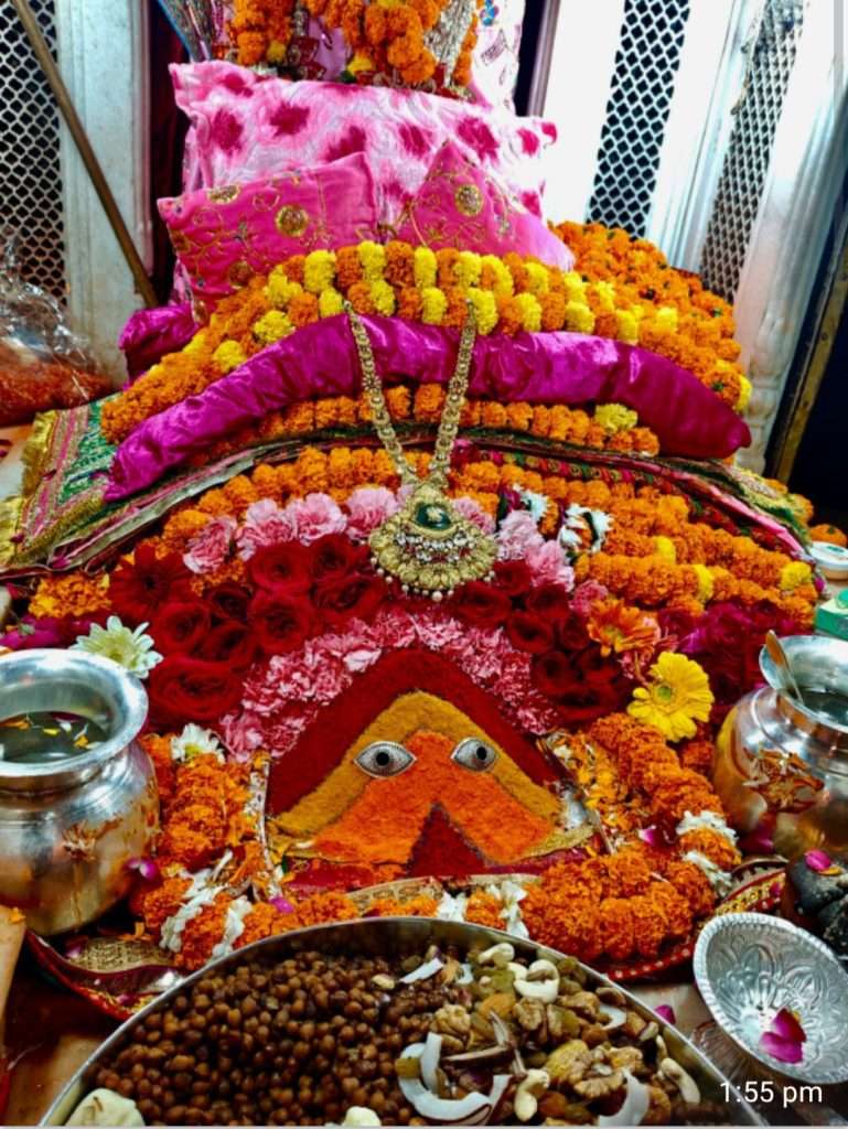 Summer Express - मां चिंतपूर्णी के दरबार में भक्ति की मिसाल: श्रद्धालु ने चढ़ाया 10 लाख का सोने का हार