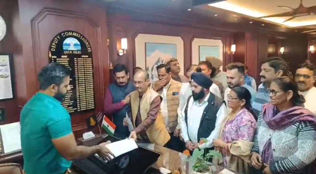 Summer Express - ऊना में बिगड़ती कानून व्यवस्था पर भाजपा का हल्ला बोल, डीसी को सौंपा ज्ञापन