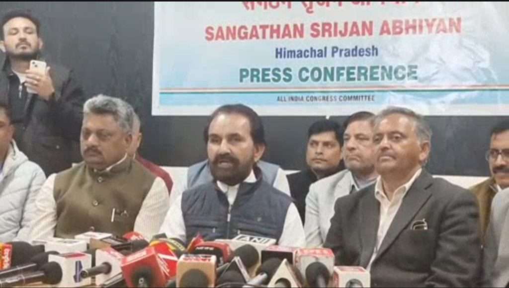 Summer Express - संगठन सृजन अभियान: हमीरपुर में कांग्रेस की नब्ज परख रहे राज्यसभा सदस्य शक्ति सिंह गोहिल