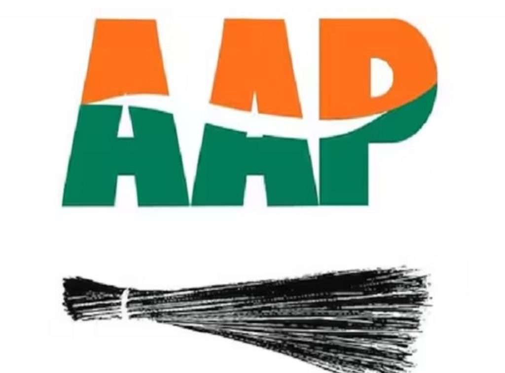 Summer Express - लुधियाना में AAP नेता की रेडीमेड दुकान में लगी भीषण आग