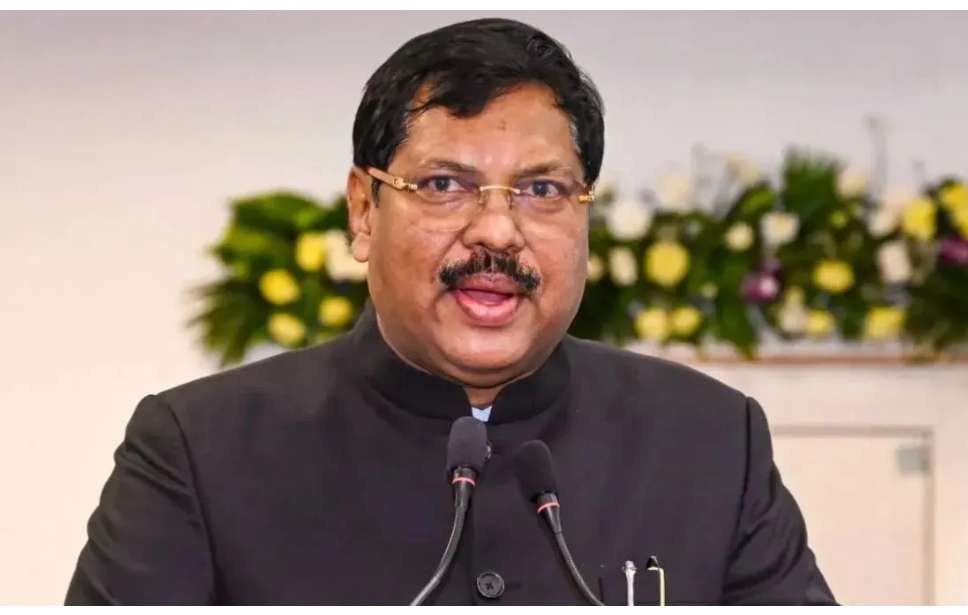 Summer Express - “न्यायालय होटल नहीं, सेवा का प्रतीक होना चाहिए” : CJI गवई