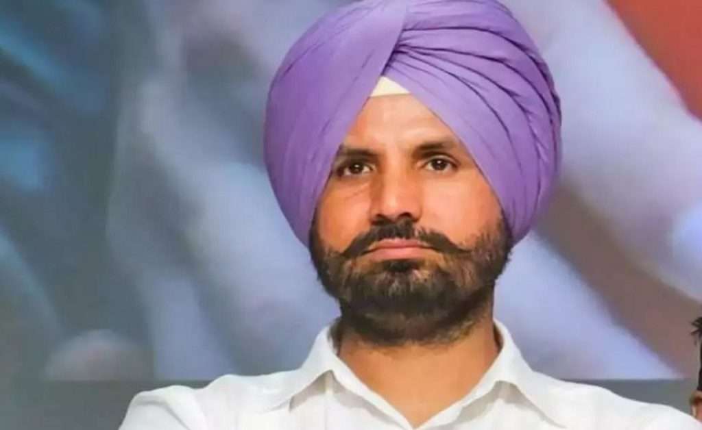 Summer Express - सिख बच्चों के जूड़े पर टिप्पणी, वड़िंग के खिलाफ SGPC शिकायत