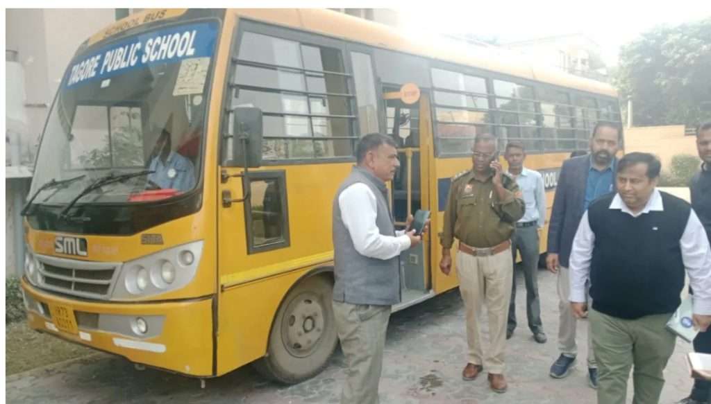 Summer Express - पलवल पुलिस ने स्कूल बसों में अनियमितताओं पर सख्त कार्रवाई की शुरू