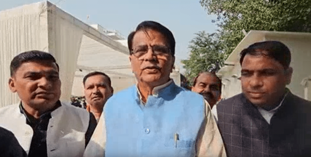Summer Express - ओमप्रकाश धनखड़ ने खेल मंत्री गौरव गौतम के दादा को दी श्रद्धांजलि