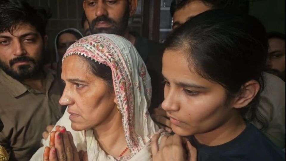 Summer Express - एएसआई संदीप लाठर परिवार को जल्द नौकरी, सरकार ने दिए आश्वासन