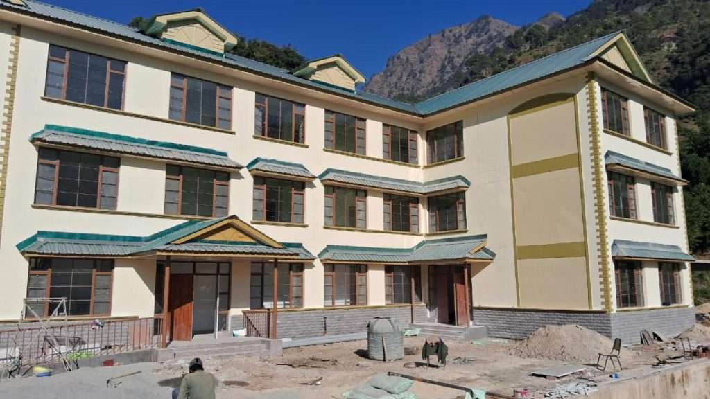 Summer Express - आपदा के 350 दिन बाद देउरी स्कूल का नया भवन तैयार, बाकी चार स्कूलों का निर्माण कार्य तेज़ी से जारी