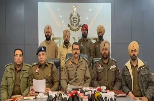 Summer Express - मोगा पुलिस का बड़ा खुलासा: पाकिस्तान से मंगाई गई हेरोइन और हथियार बरामद