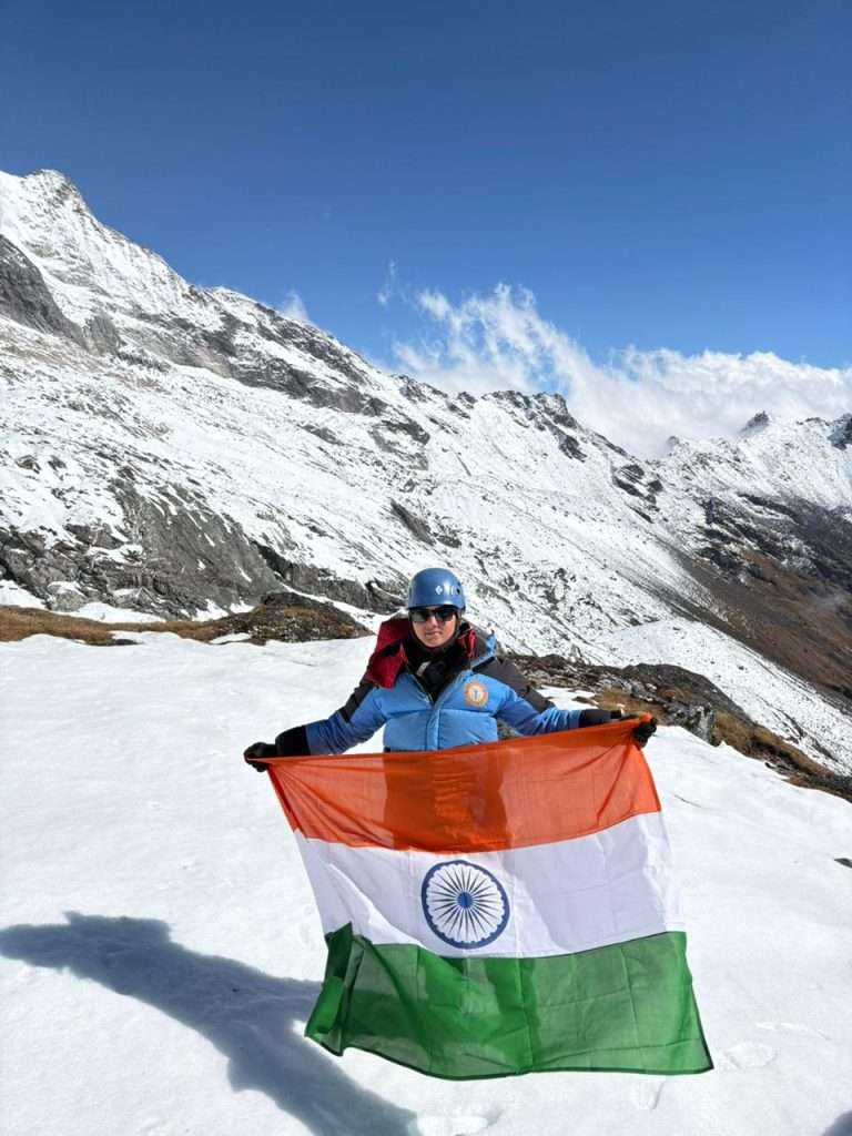 Summer Express - एनसीसी कैडेट डुमेश कुमारी ने माउंट बी.सी. रॉय (18,000 फीट) पर तिरंगा फहराकर बढ़ाया मंडी का मान
