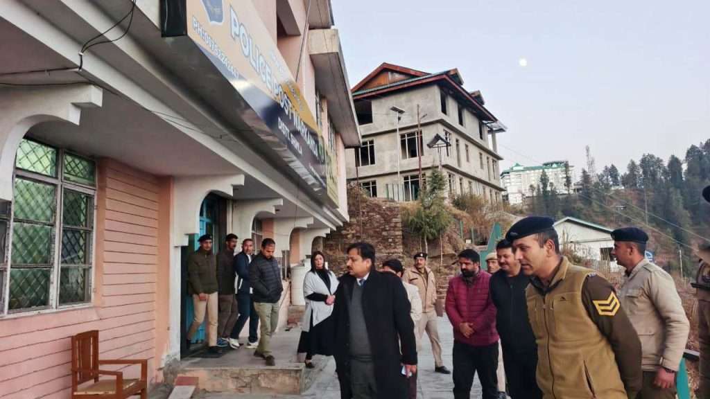 Summer Express - उपायुक्त ने पटवारियों, स्कूल और पुलिस चौकी का किया औचक निरीक्षण