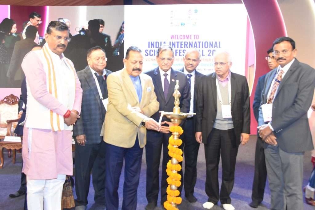 Summer Express - भारत में आत्मनिर्भर विज्ञान को नई दिशा: पंचकूला में 11वां इंडिया इंटरनेशनल साइंस फेस्टिवल शुरू