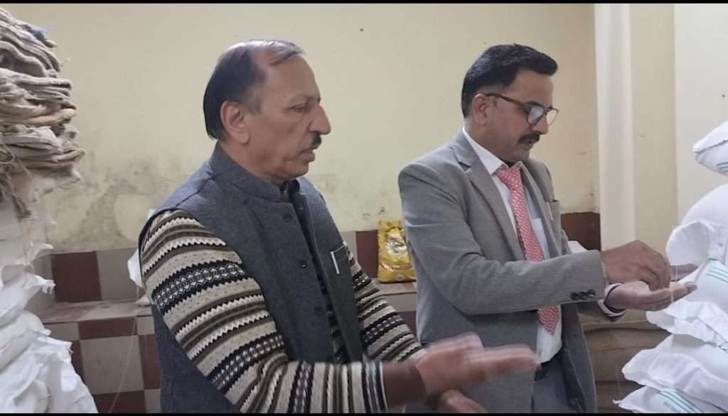 Summer Express - मंडी में पीडीएस आटे की गुणवत्ता पर सवाल, तय मानक से चार गुना ज्यादा चोकर मिलने का खुलासा