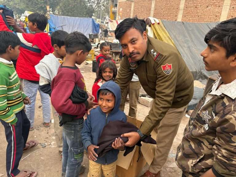 Summer Express - कड़ाके की ठंड में पंचकूला पुलिस का मानवीय चेहरा, जरूरतमंदों को बांटे गर्म कपड़े: डीसीपी सृष्टि गुप्ता