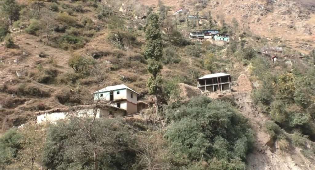 Summer Express - सात दशक बाद भी सड़क से महरूम कांगेला गांव, बीमारों को पालकी से ले जाना मजबूरी