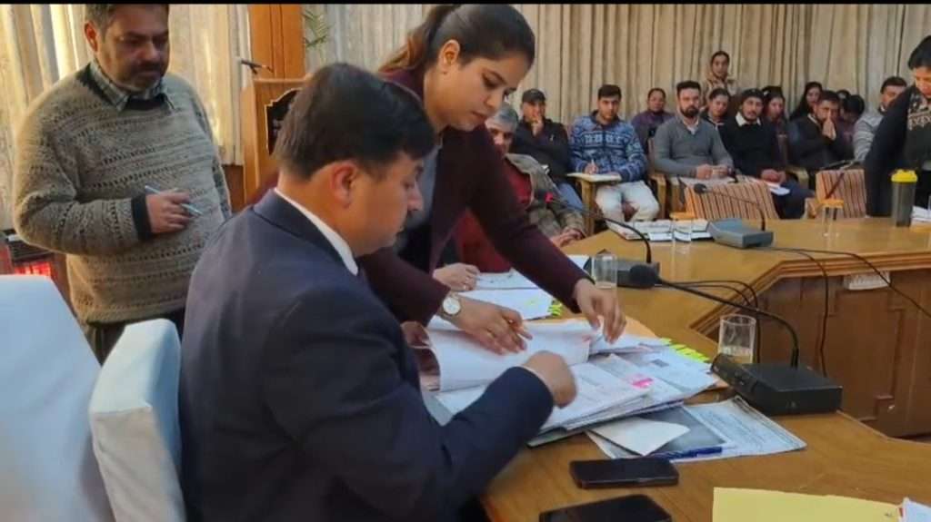 Summer Express - राजस्व कार्यों में सुधार को लेकर उपायुक्त सख्त, 7 दिन में लंबित निशानदेही मामलों में कार्रवाई के निर्देश
