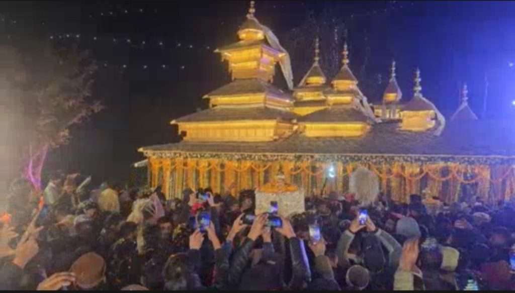 Summer Express - सिरमौर के पश्मी गांव में छत्रधारी चालदा महासू महाराज का ऐतिहासिक विराजमान, हजारों श्रद्धालु बने साक्षी