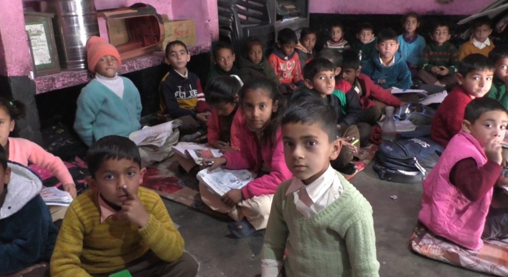 Summer Express - छह साल से जर्जर भवन में पढ़ने को मजबूर 158 बच्चे, प्रशासन की अनदेखी पर सवाल