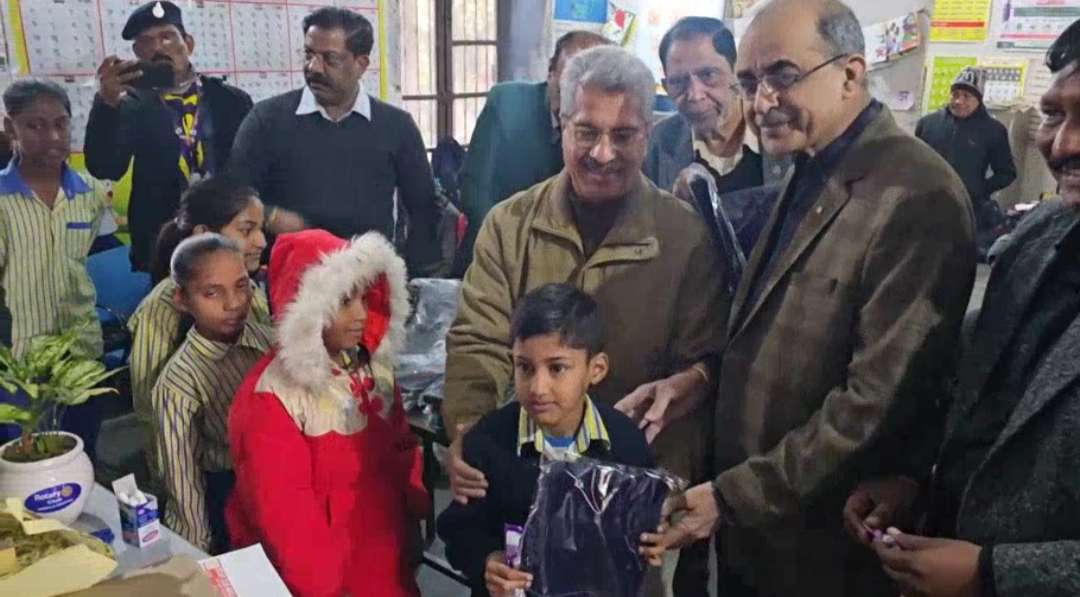 Summer Express - अंबाला में रोटरी क्लब की अनोखी पहल, जरूरतमंद बच्चों को स्वेटर और छात्राओं की शिक्षा को मिला बीमा का सुरक्षा कवच