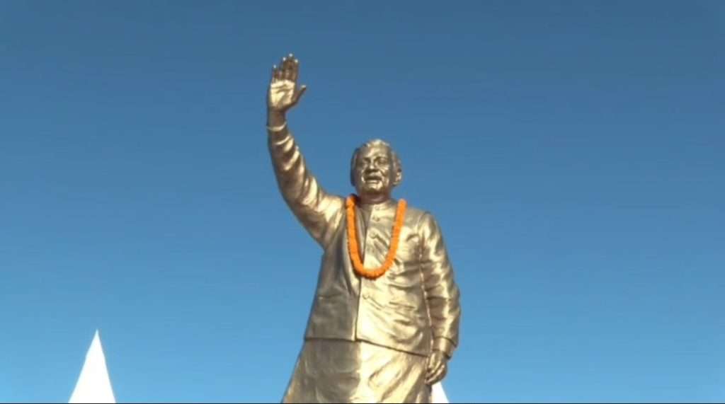 Summer Express - अटल जयंती पर शिमला में भावभीनी श्रद्धांजलि, राज्यपाल से लेकर मुख्यमंत्री तक ने किया राष्ट्र के प्रति योगदान का स्मरण