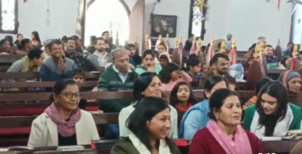 Summer Express - 1886 में बने  जतोग के ऐतिहासिक सेंट माइकल चर्च में प्रभु यीशु का जन्मदिन हर्षोल्लास से मनाया गया