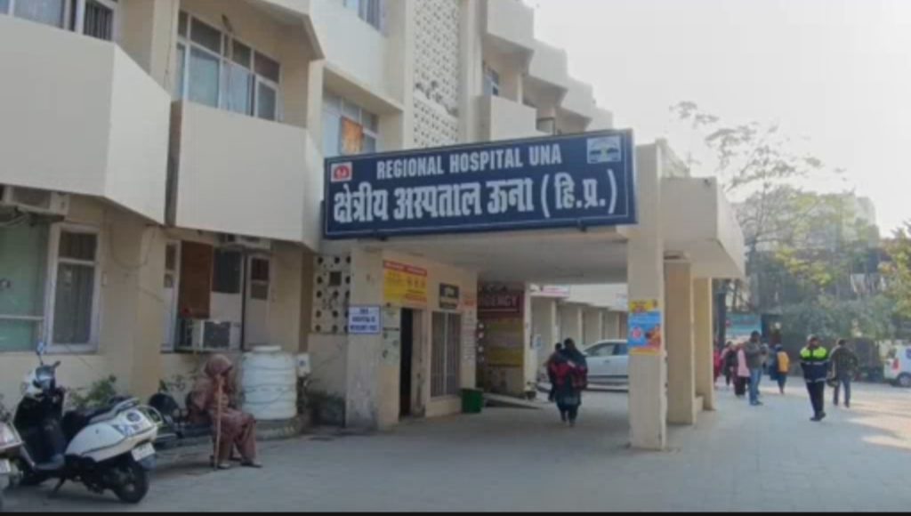 Summer Express - गगरेट के सरिया उद्योग में बड़ा हादसा, स्क्रैप उठाती क्रेन पलटी, दो मजदूरों की मौत, तीन गंभीर घायल