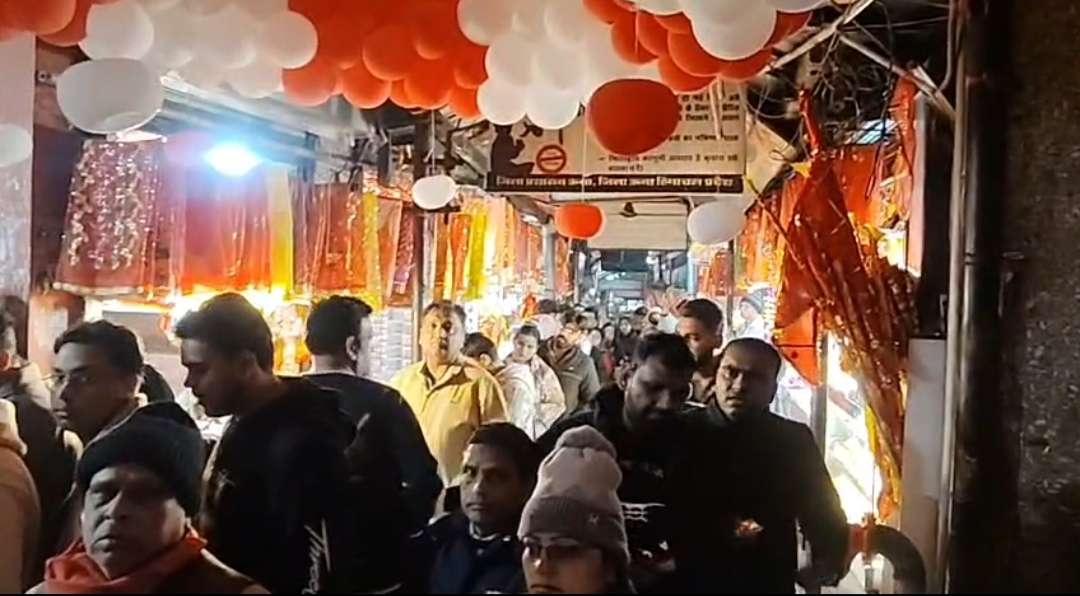 Summer Express - माता चिंतपूर्णी मंदिर में नव वर्ष की पूर्व संध्या पर भक्तों का उमड़ा सैलाब, ठंड और कोहरे के बीच भी उत्साह बरकरार