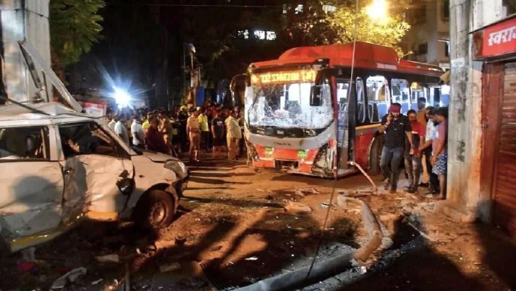 Summer Express - मुंबई: भांडुप स्टेशन के पास बेकाबू बस ने राहगीरों को कुचला, 4 की मौत