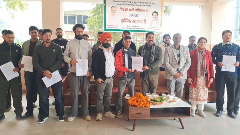 Summer Express - मंडी–कुल्लू के 28 युवाओं को यूएई में नौकरी,विधायक ने सौंपे नियुक्ति पत्र