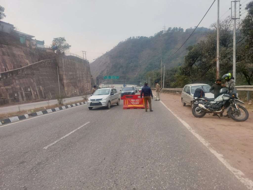 Summer Express - नववर्ष पर मंडी पुलिस अलर्ट, सीमाओं पर नाकाबंदी और हाईवे पर कड़ी चेकिंग