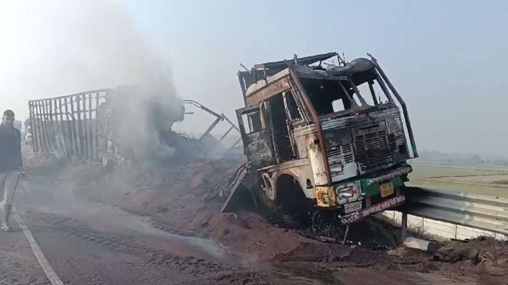 Summer Express - चरखी-दादरी में ट्रालों की भीषण टक्कर, आग में चालक-परिचालक मृत
