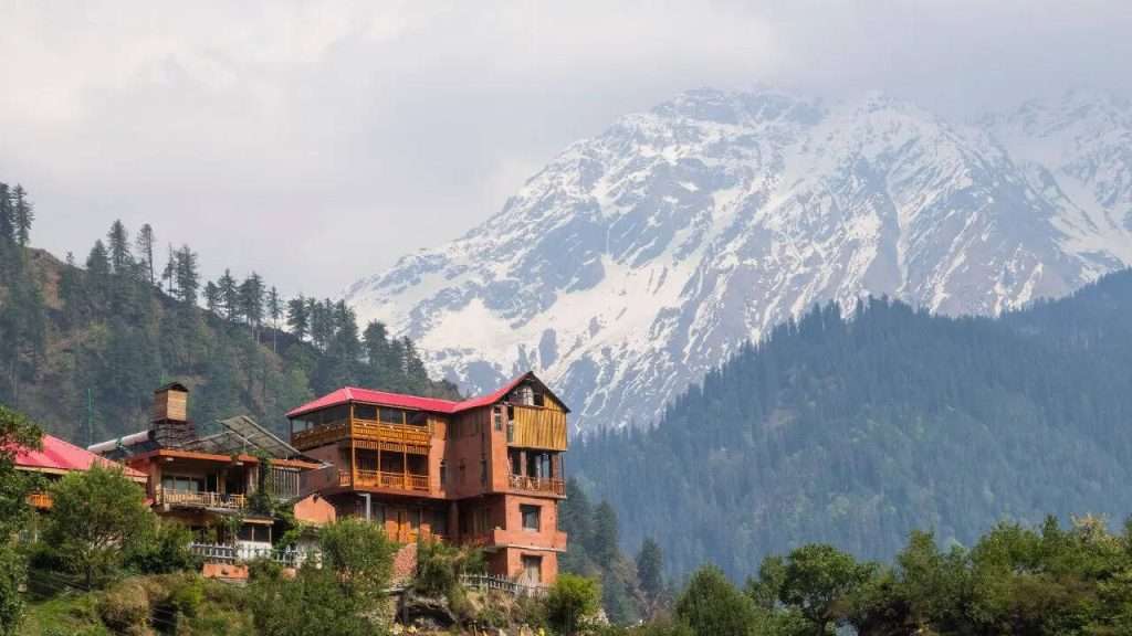 Summer Express - हिमाचल में पहाड़ों पर बर्फबारी के आसार, शीतलहर से 5 शहरों में माइनस तापमान